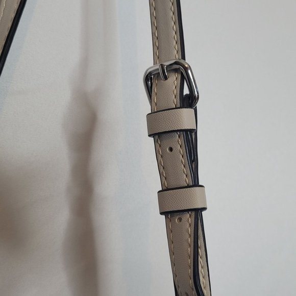 Guess Los Angeles Purse PVC Beige Short Handles Shoulder Strap Lined Complete - Picture 14 of 16